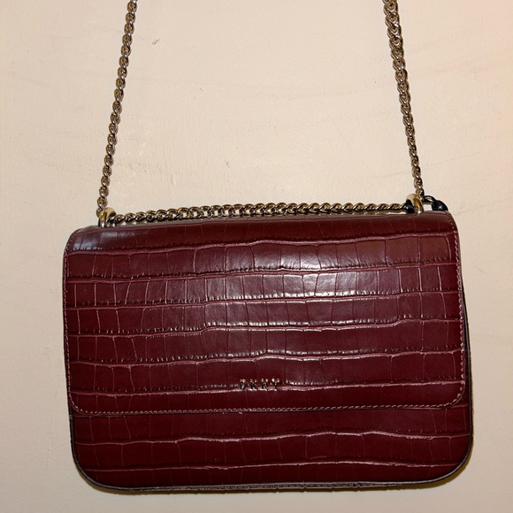 DKNY NEW PURSE IN GREAT CONDITION - Picture 3 of 6